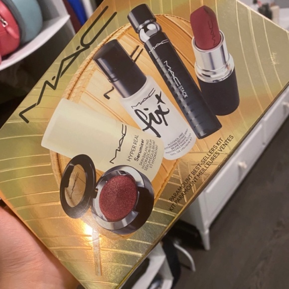 MAC Cosmetics Paramount Best-Sellers Kit - 6 Piece w/ Pouch - Picture 4 of 12